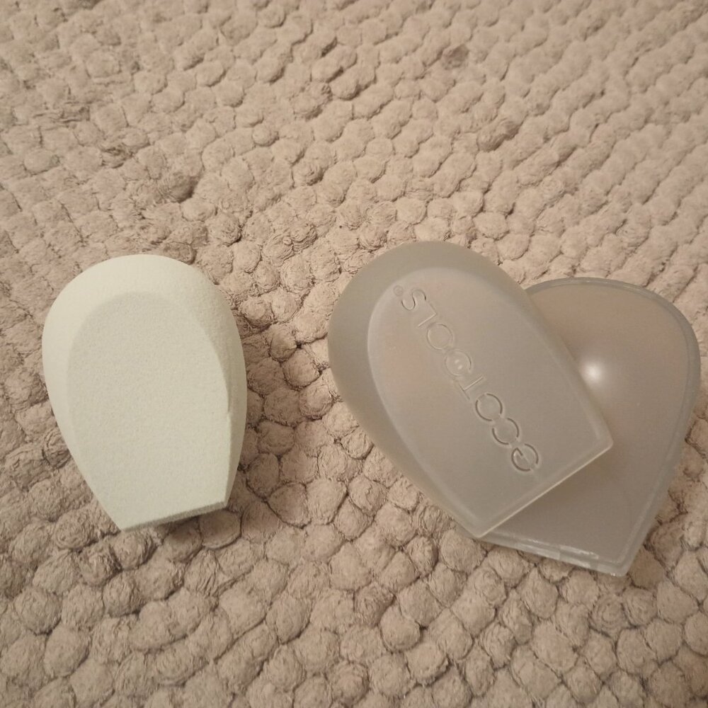 NEW Ecotools makeup blender and travel case